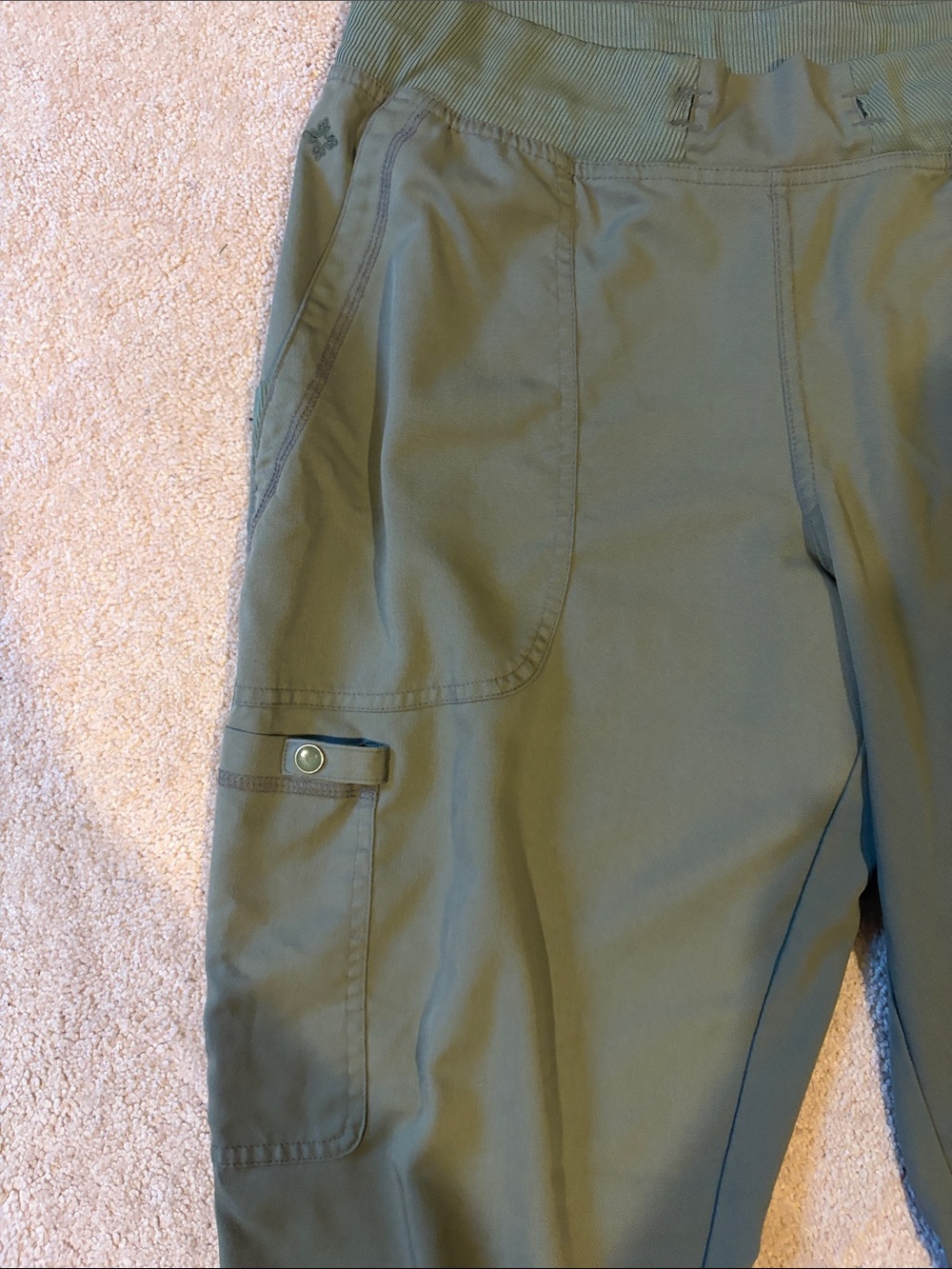 Med Couture Touch medium olive green scrub set - Picture 6 of 11